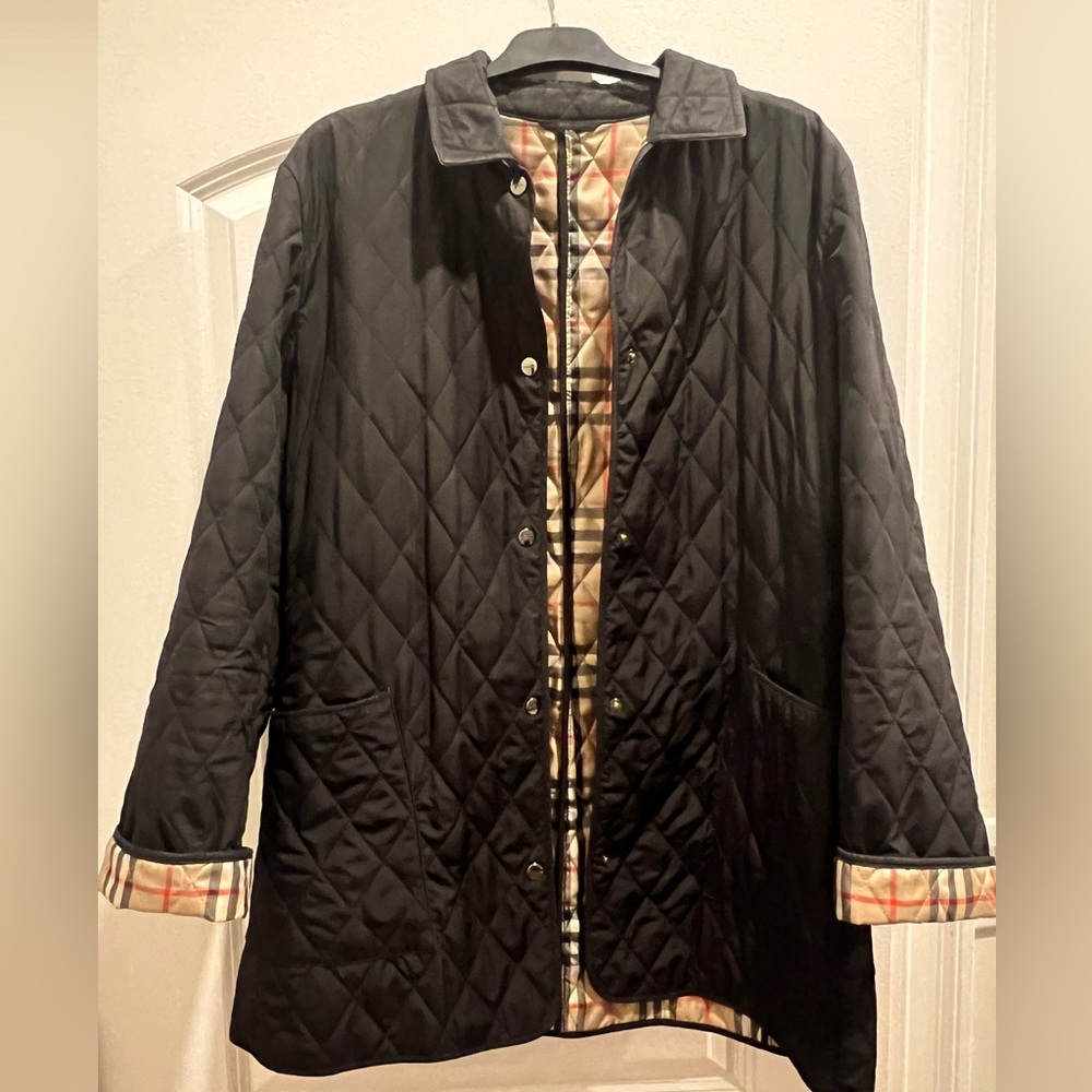 Authentic Women’s black Burberry lightweight quilted belted jacket